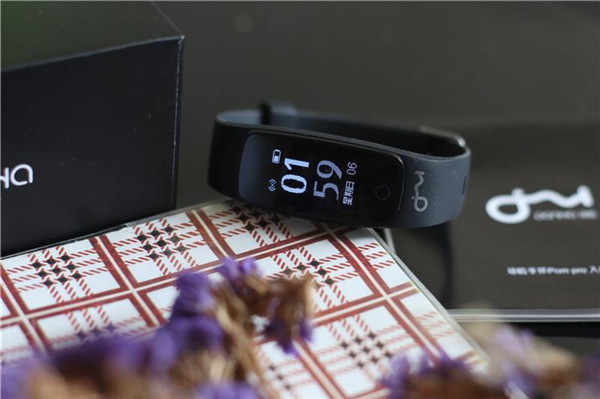 你的腕上新宠来袭 动哈Pom Pro心率手环使用测评