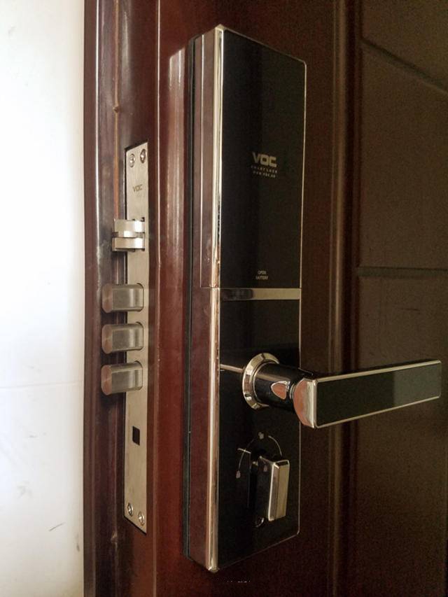 VOC智能锁V77F安装评测