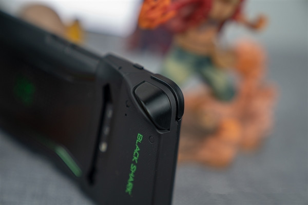 小米黑鲨游戏手机真机图赏