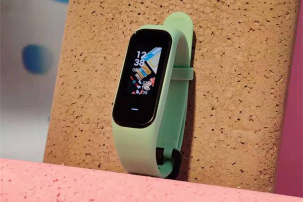 黑加手环1S：一款使用简单性能俱全的智能手环