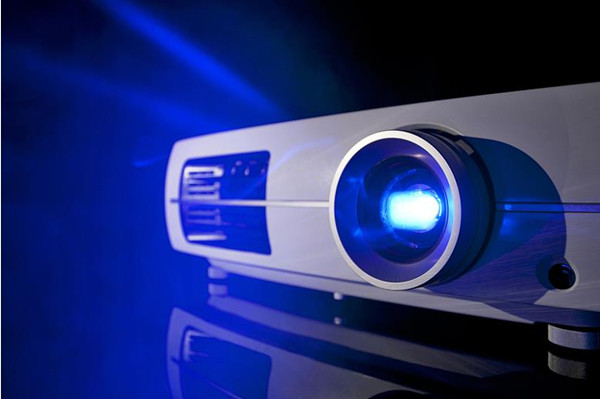 高人气智能投影仪推荐：居家娱乐好选择